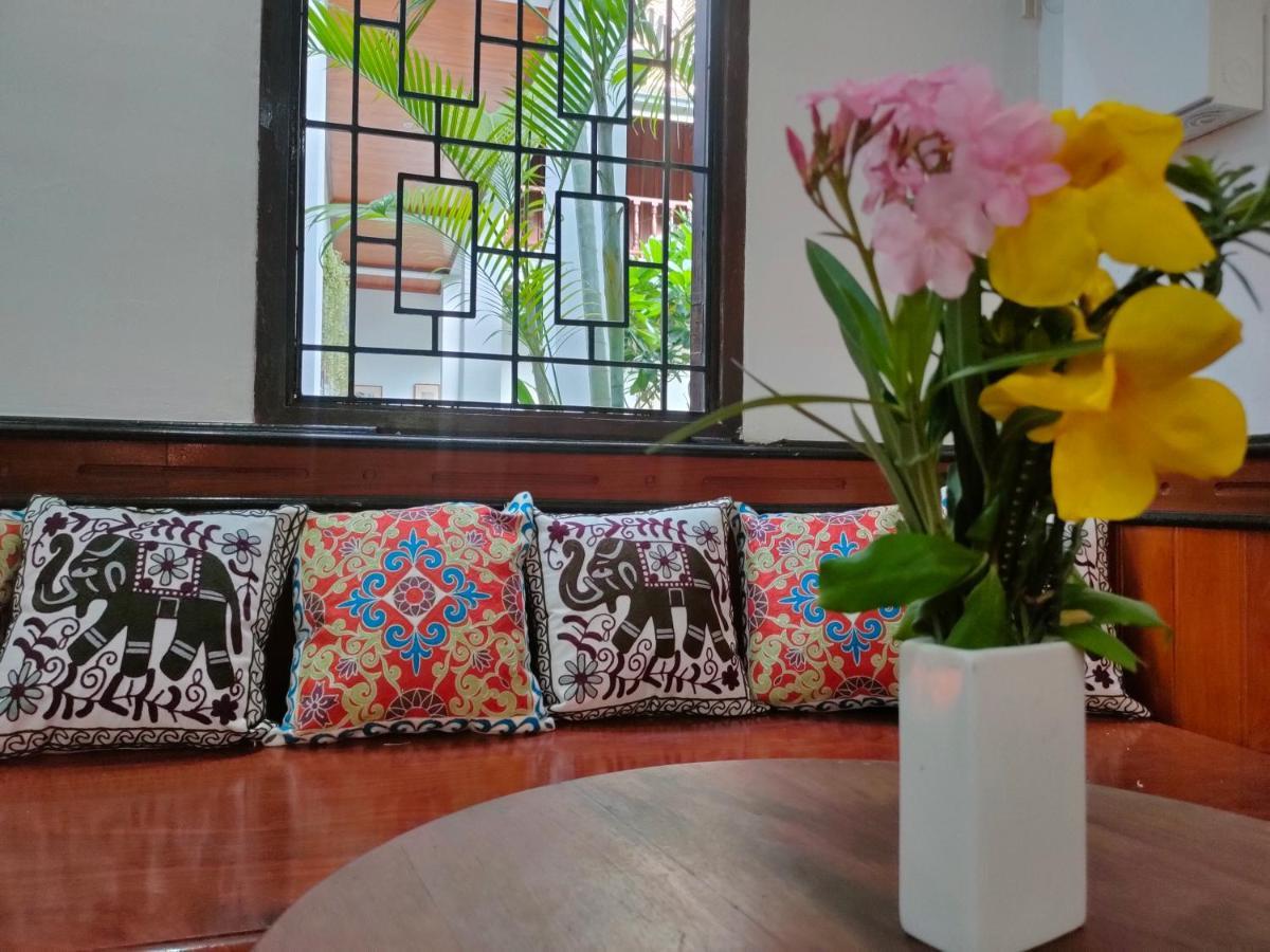 Lotus Corner - Heritage B&B Луанґпхабанґ Екстер'єр фото
