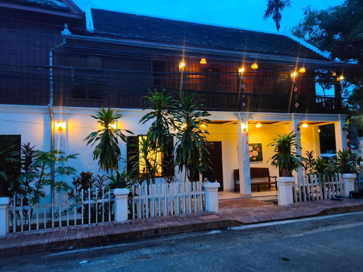 Lotus Corner - Heritage B&B Луанґпхабанґ Екстер'єр фото